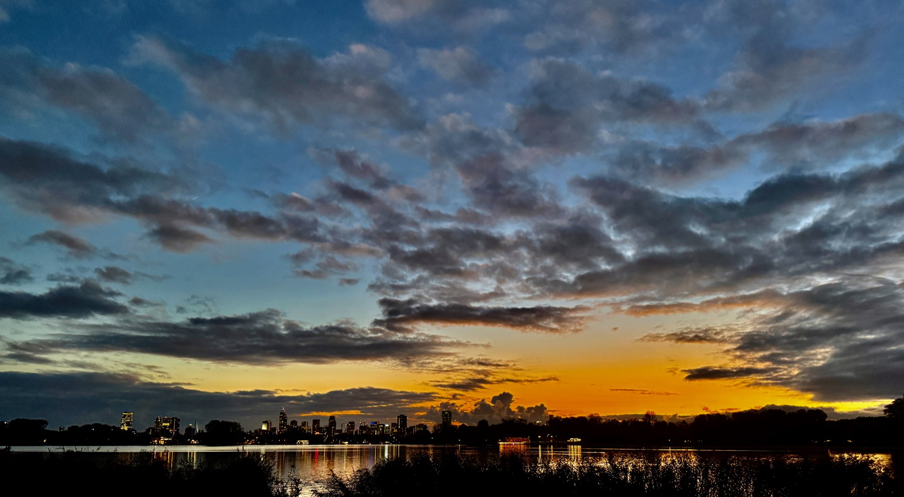 Rotterdam bij zonsondergang